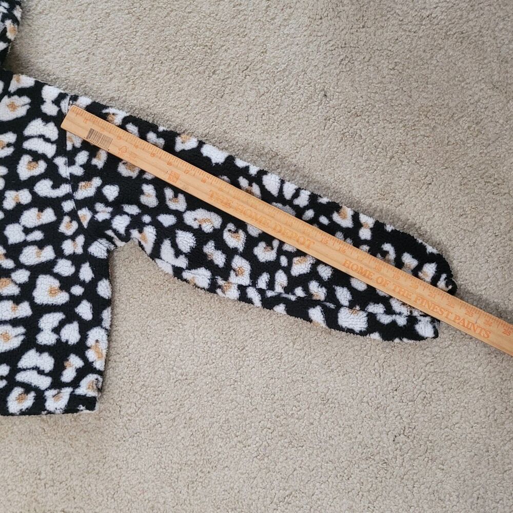 Wild Fable Cropped Hoodie Womens M Black White Animal Print Fleece Pullover - Picture 5 of 12